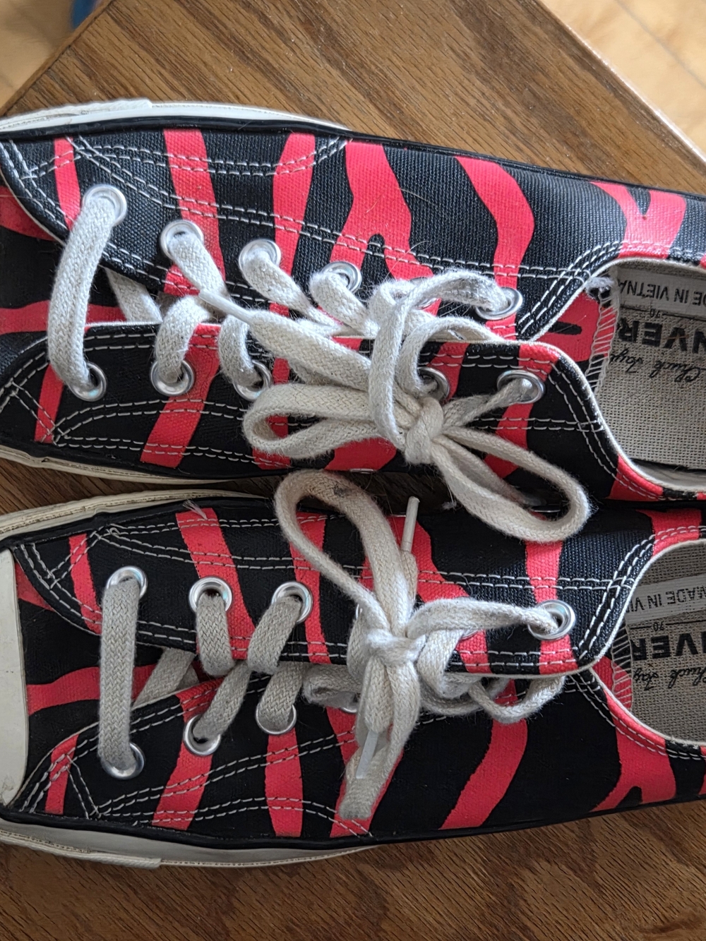Converse Low Top Sneakers in Black & Hot Pink Zebra Print Women's Size 10 - Picture 2 of 5